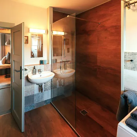 60er Jahre Design - 65qm Im Zittauer Gebirge - Familienfreundliche Am Bergfuss Zum Toepfer